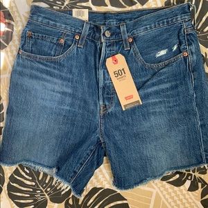 Levi’s mom shorts